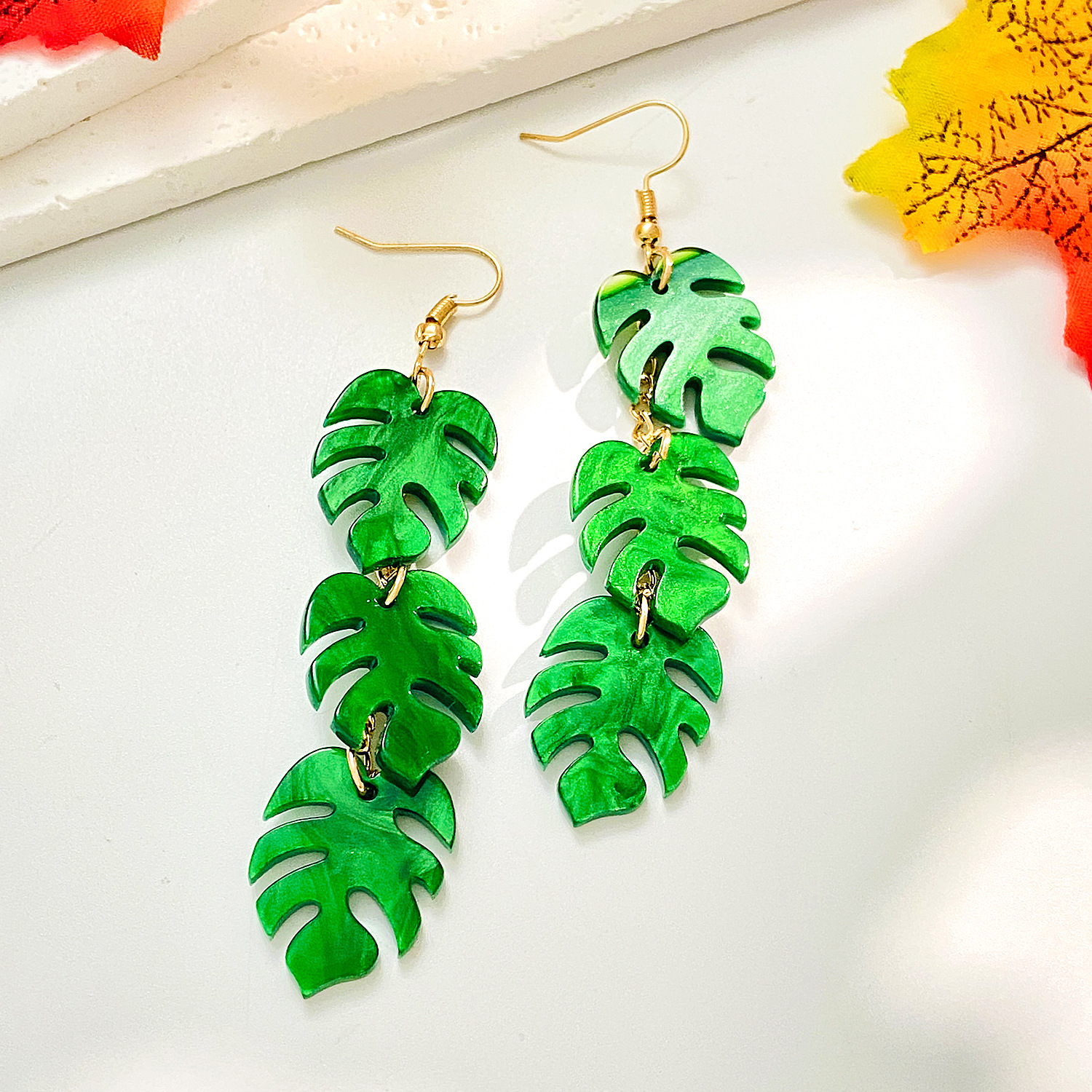 European and American InS-style acrylic maple leaf earrings, retro fashion and creative long leaf earrings, cross-border tassel earrings Application Scenario