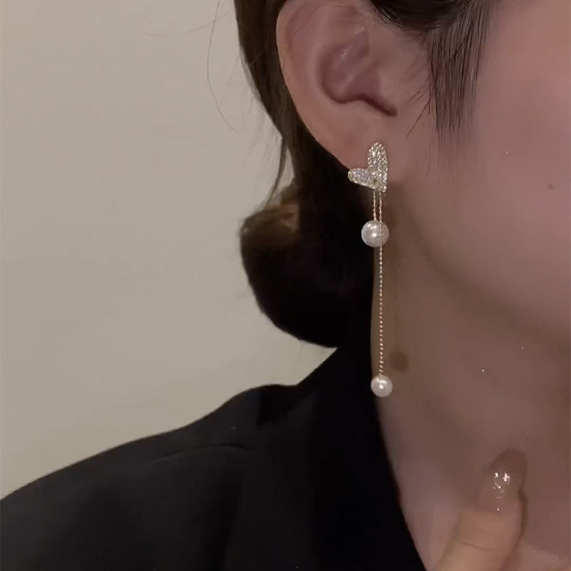 Heart-shaped pull-out pearl tassel earrings, female Internet celebrity, light luxury and high-end silver needle stud earrings wholesale, ins women's earrings full figure