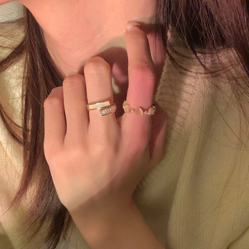 ins Niche design sense heart-shaped cat's eye stone open ring for women, Korean unique, simple, fashionable and versatile food ring Application Scenario