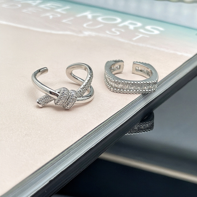 A light luxury and high-end, niche twisted opening ring for women, fashionable, individual, exquisite and cold style, square food ring with row diamonds Specification drawing