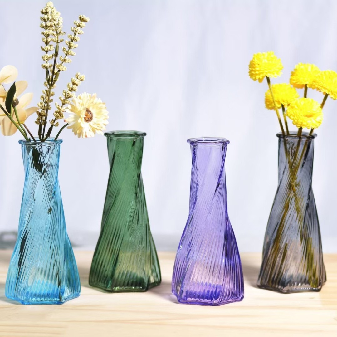 Transparent glass irregular dining table vase, light luxury home living room decoration, colorful vase, model room ornaments, simple and elegant details Picture