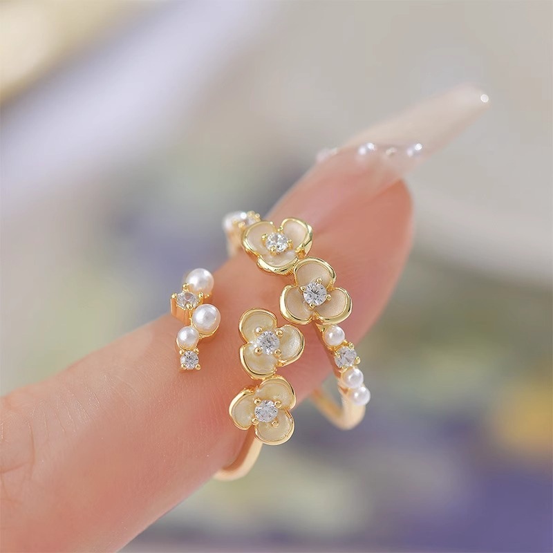 French oil-dripping camellia pearl open ring, feminine, niche design, stylish and high-end enamel color ring details Picture