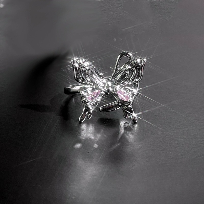 The light luxury sweet and cool pink diamond series is a fashionable and individual open-top ring. It's a trendy Instagram-chic style with a cold and layered exquisite food ring Application Scenario