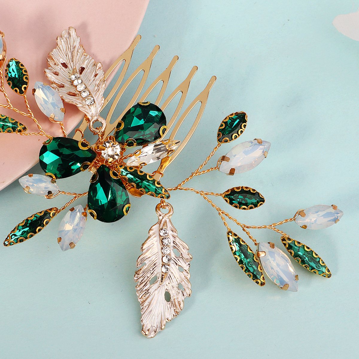 European and American cross-border water diamond bride hair comb, versatile green crystal headwear, five-toothed insert comb, wedding banquet hair accessory Application Scenario