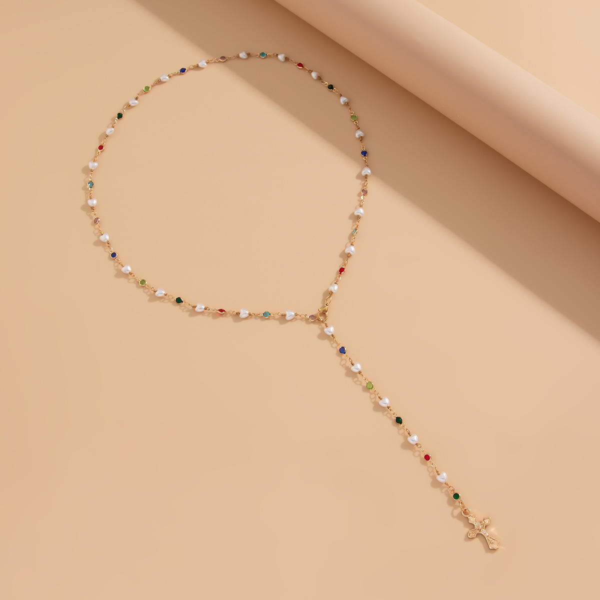 European and American cross-border jewelry, sweet style inlaid pearl Y-shaped chain necklace, fresh and simple cross alloy collarbone chain Application Scenario