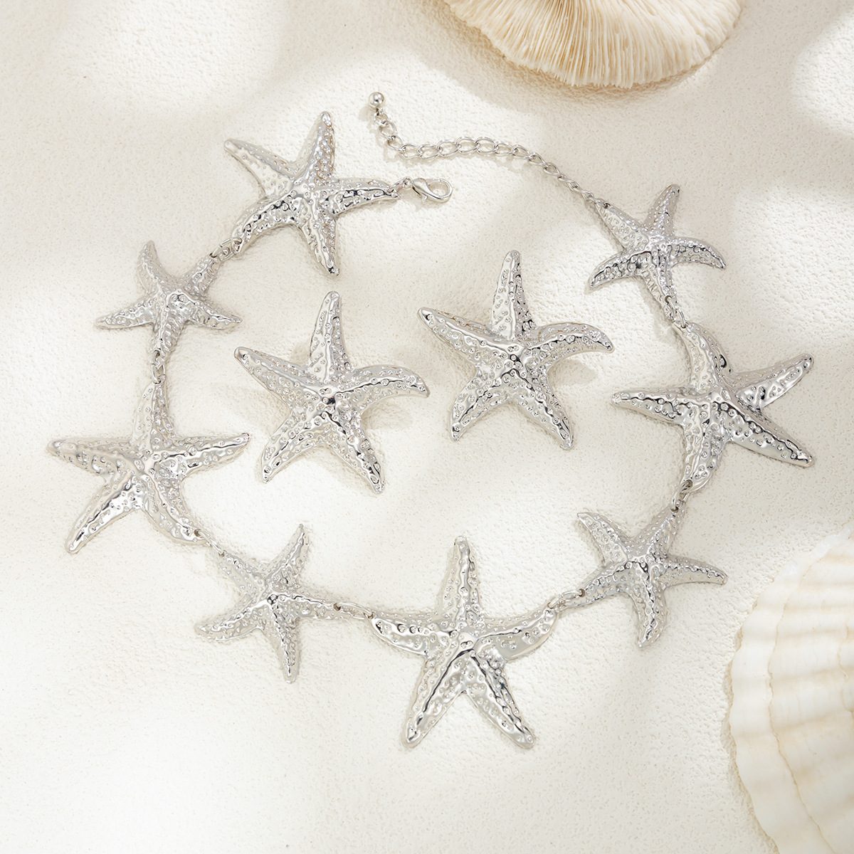 European and American cross-border jewelry, fashionable metallic starfish pendant necklace, hand-stitched five-pointed star collarbone chain set Application Scenario