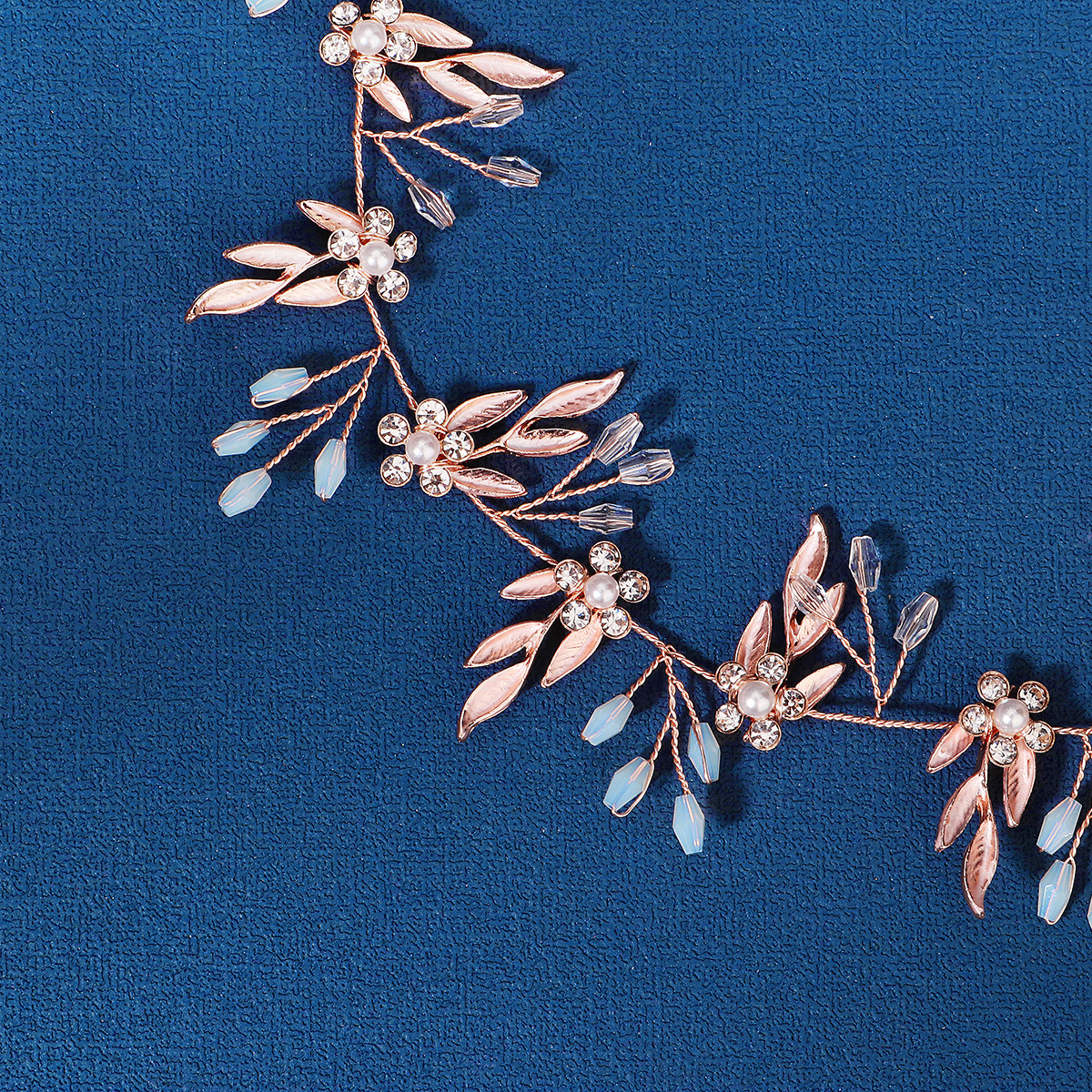 Japanese and Korean forest-themed bridal hair accessories, versatile wedding gowns and evening gowns, leaf brined hair headbands, beautiful handcrafted jelly diamond hair bands Application Scenario