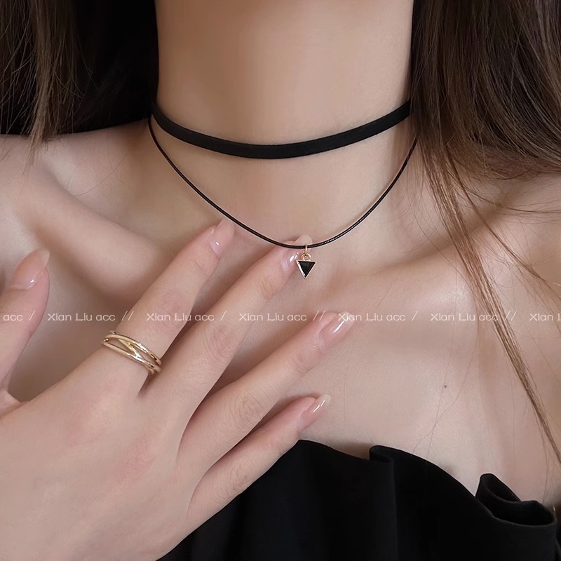 Black choker necklace, collar, collarbone chain, women's niche and simple design necklace, versatile and decorative wholesale full figure