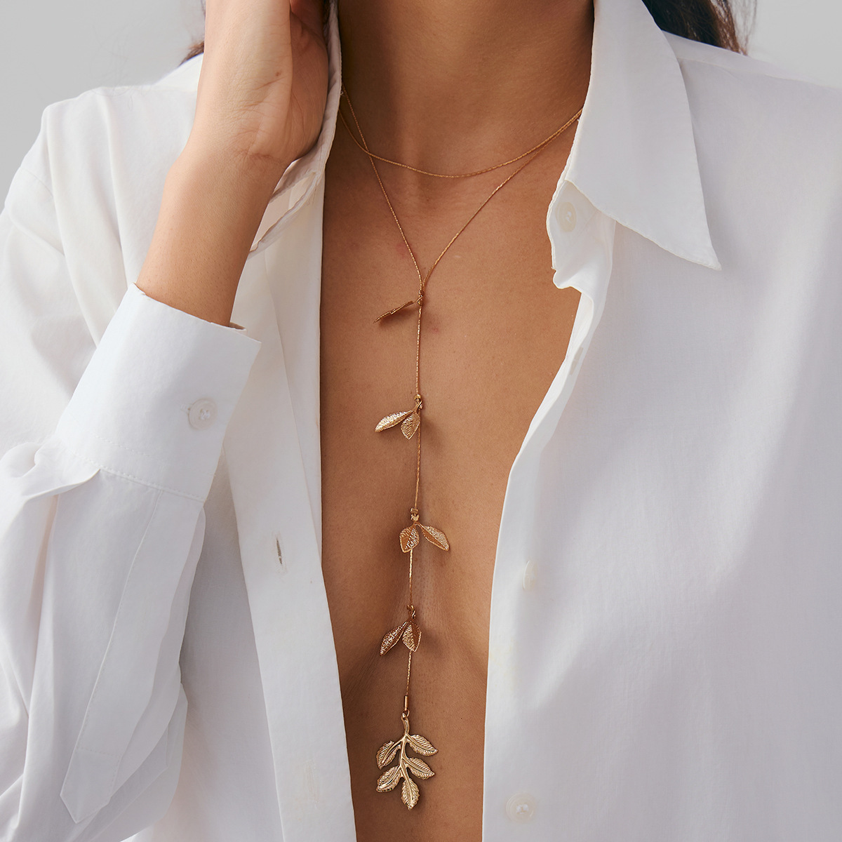 European and American cross-border jewelry, niche and simple leaf-shaped tassel pendant necklace, versatile metal fine chain collarbone necklace full figure