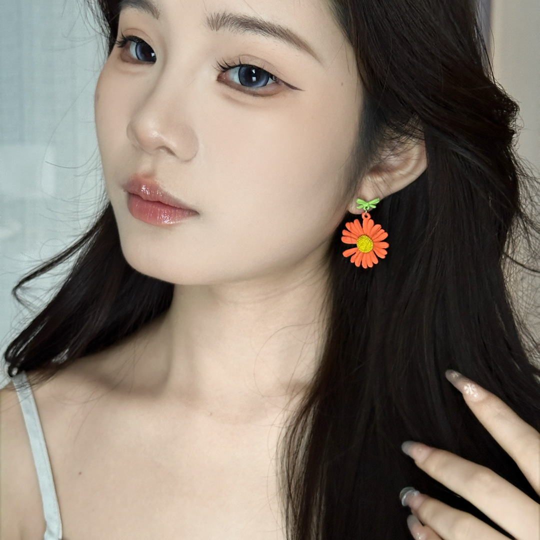 The fresh and elegant Daisy earrings, a super feminine charm, are the latest Korean earrings from 2025. They are trendy, versatile, simple and personalized Application Scenario