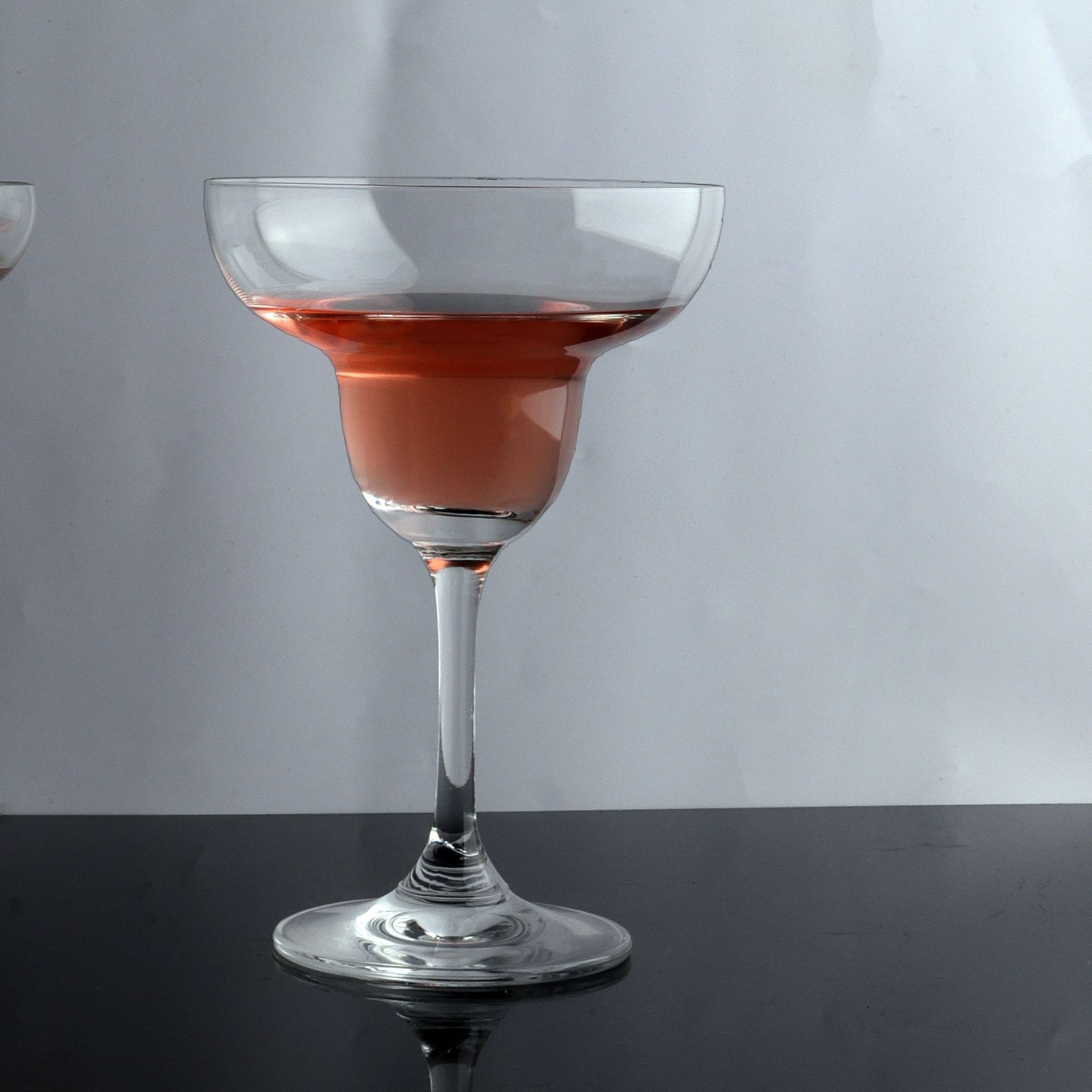 Bar KTV cocktail glasses, crystal glass wine glasses, margarita stacked glasses, tall glasses, champagne tower glasses details Picture