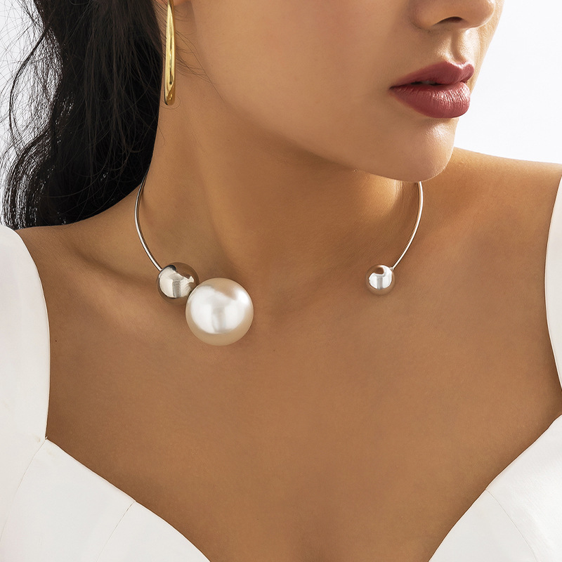 European and American cross-border jewelry: Simple and individual, asymmetrical geometric round bead necklaces, niche design sense, open necklaces for women full figure