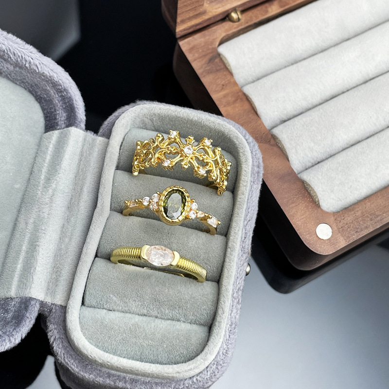 An irregular lace cutout retro fashion ring with a European and American personality, a simple and elegant brushed index finger ring with a cold and elegant style for women Specification drawing