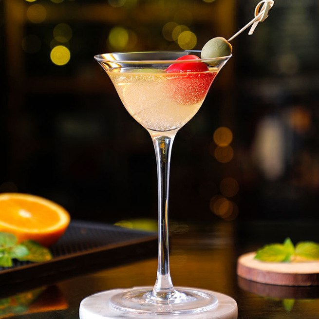 Japanese Martini cup, Kimura cocktail cup, creative and personalized tall glass, cocktail glass, bar champagne glass full figure