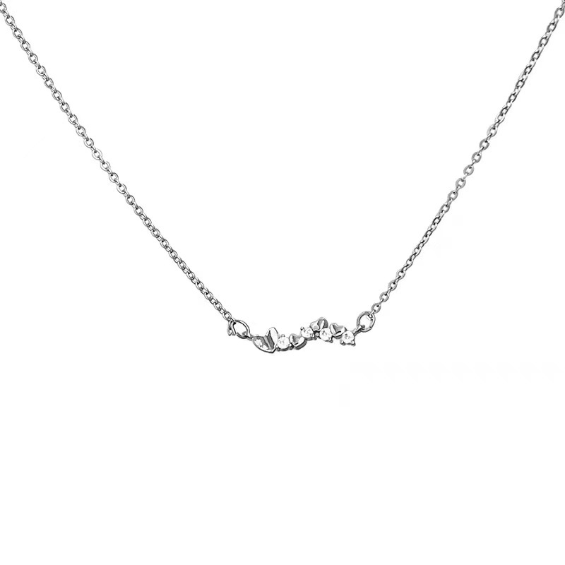 A row of heart-shaped zircon necklaces for women in summer, with a unique and ethereal collarbone chain feel, exuding a unique and elegant charm Item Picture