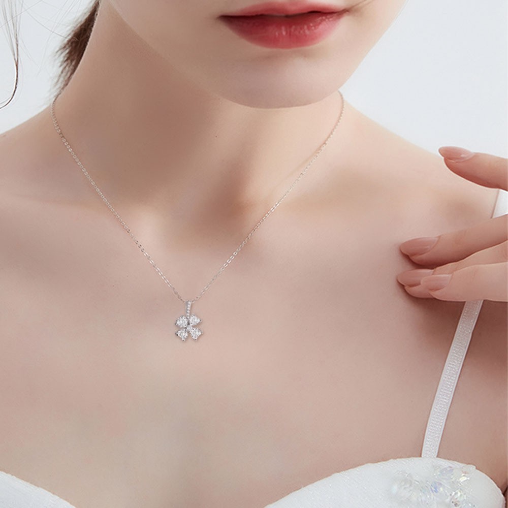 Micro-inlaid zircon flower titanium steel necklace for women, trendy and niche design sense, light luxury pendant, versatile collarbone chain wholesale Application Scenario