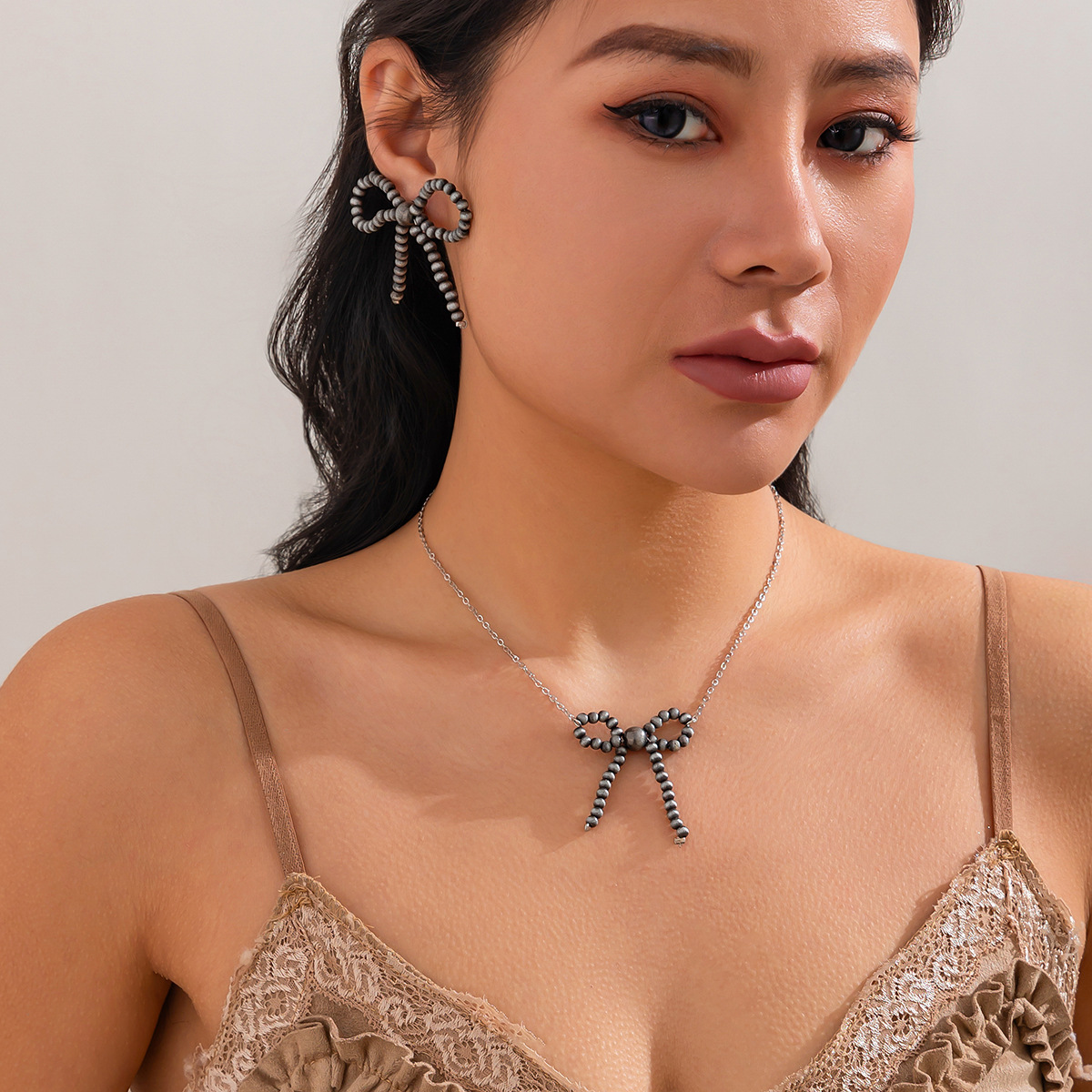 European and American cross-border jewelry, Bohemian bow, beaded pendant, collarbone chain, turquoise, Western cowboy necklace details Picture