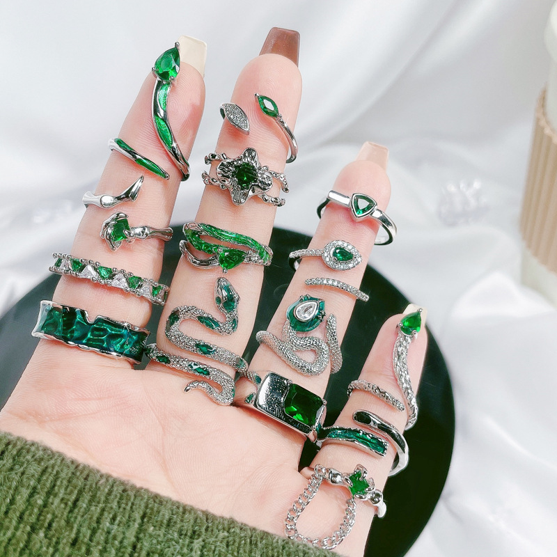 ins niche design sense ring for women, retro green zircon drip glaze, cool and stylish, trendy forest-themed ring full figure