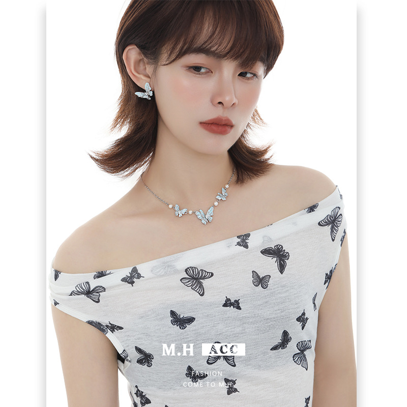Original design sweet and cool blue butterfly pearl necklace for women, a niche design with a cool collarbone chain and a stylish neckchain details Picture