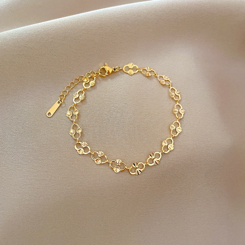 【 All-titanium Steel 】 Dongdaemun Personalized Laser Oval personalized pig nose chain bracelet Female Internet celebrity retro best friend Application Scenario
