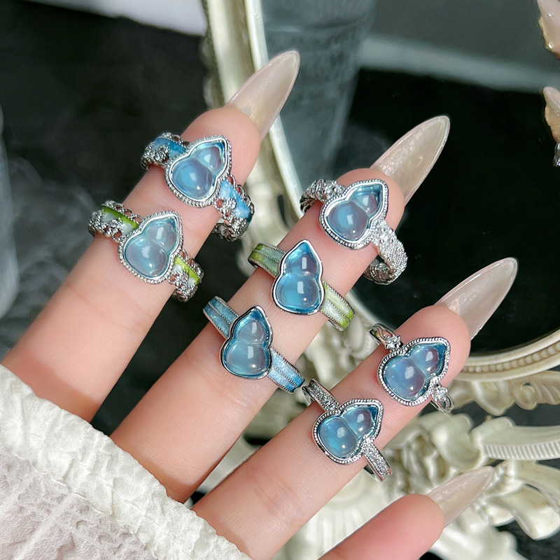 A new Chinese-style blue and white gourd ring with a gradient drip glaze for women, featuring a simple and elegant look Specification drawing