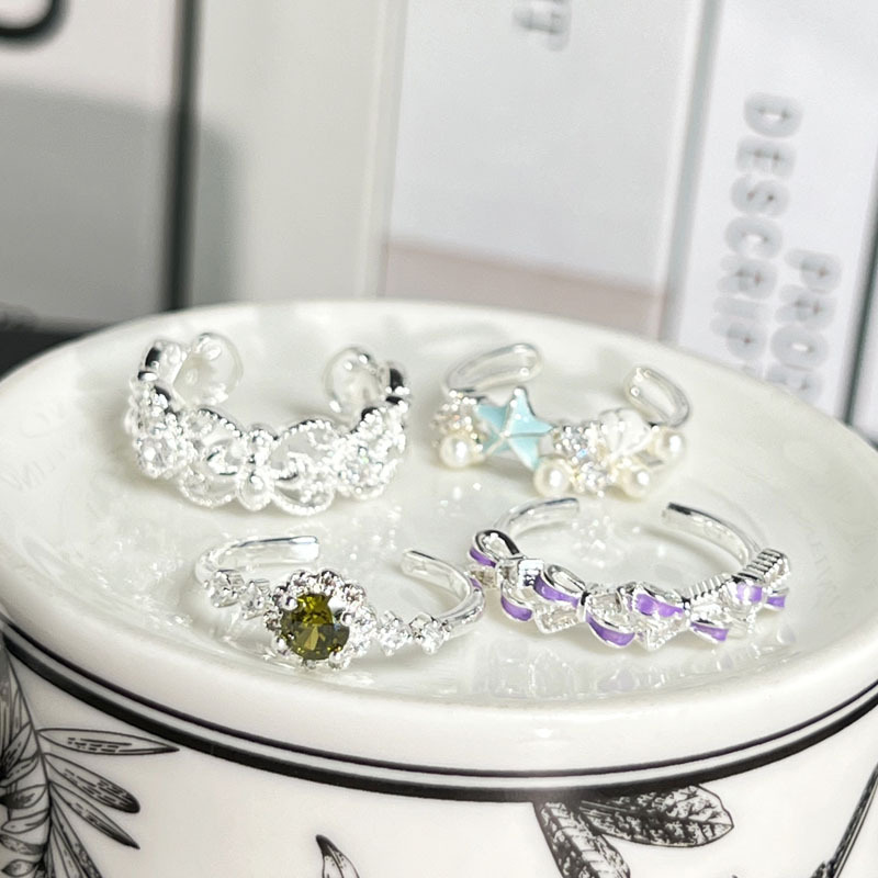 New Chinese-style retro hollowed-out iris flower simple open ring, feminine charm bow, star pearl fashionable ring Application Scenario