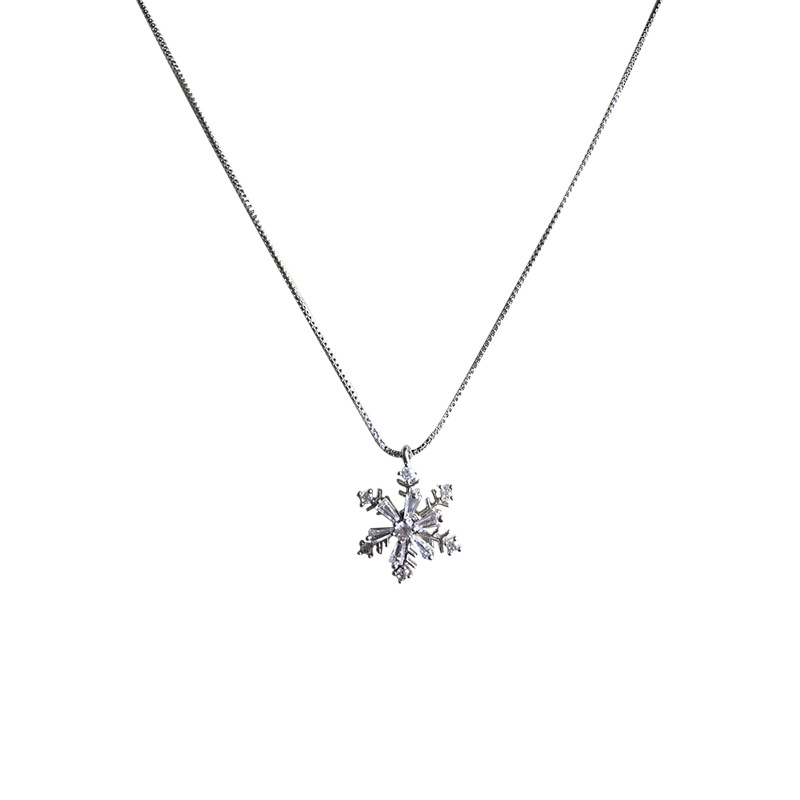 A niche design sense, rotatable snowflake necklace, women's light luxury, fashionable and versatile collarbone chain, autumn and winter sweater chain Item Picture