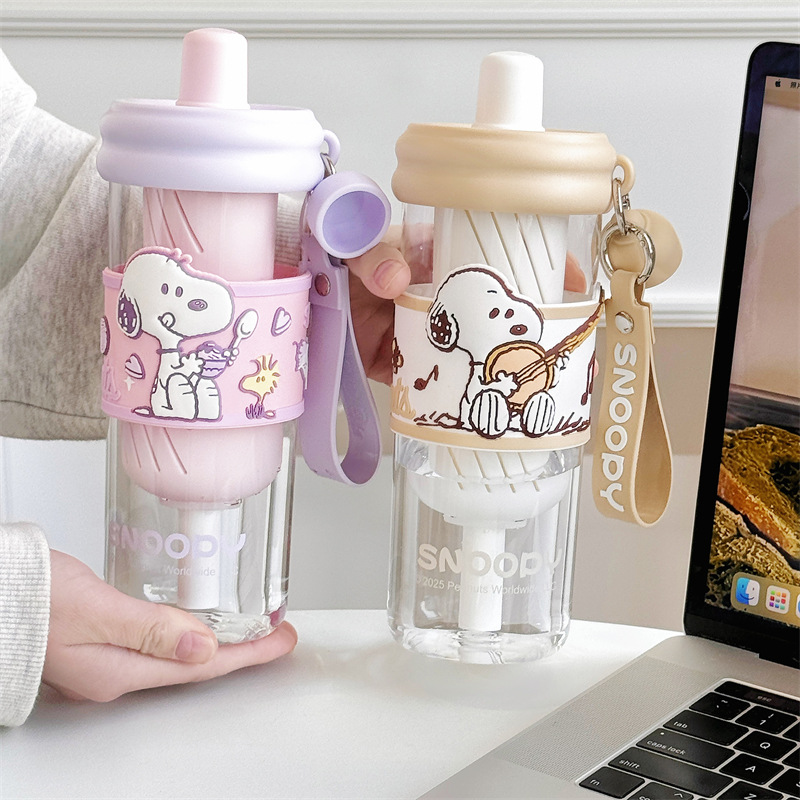 Cute Snoopy flower tea straw cup, high-temperature resistant tea-water separation tritan water cup, high appearance level plastic cup for girls full figure
