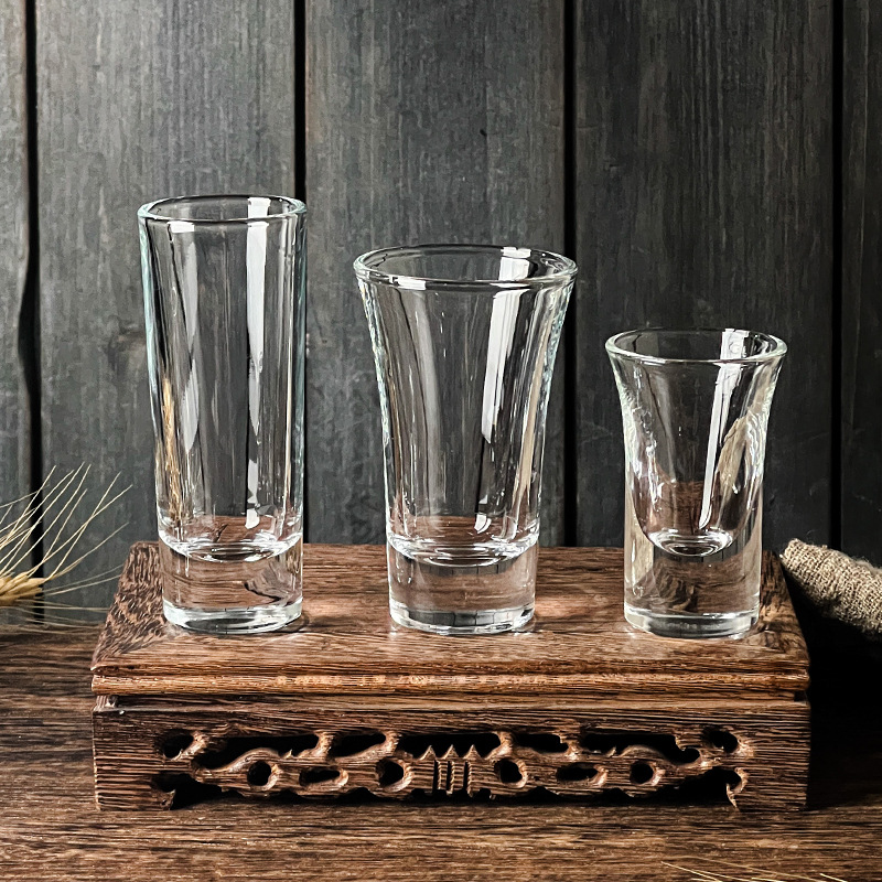 High-end glass liquor cups, tequila spirits bullet cups, small wine glasses, wine utensils, horn bullet cups, super large capacity full figure