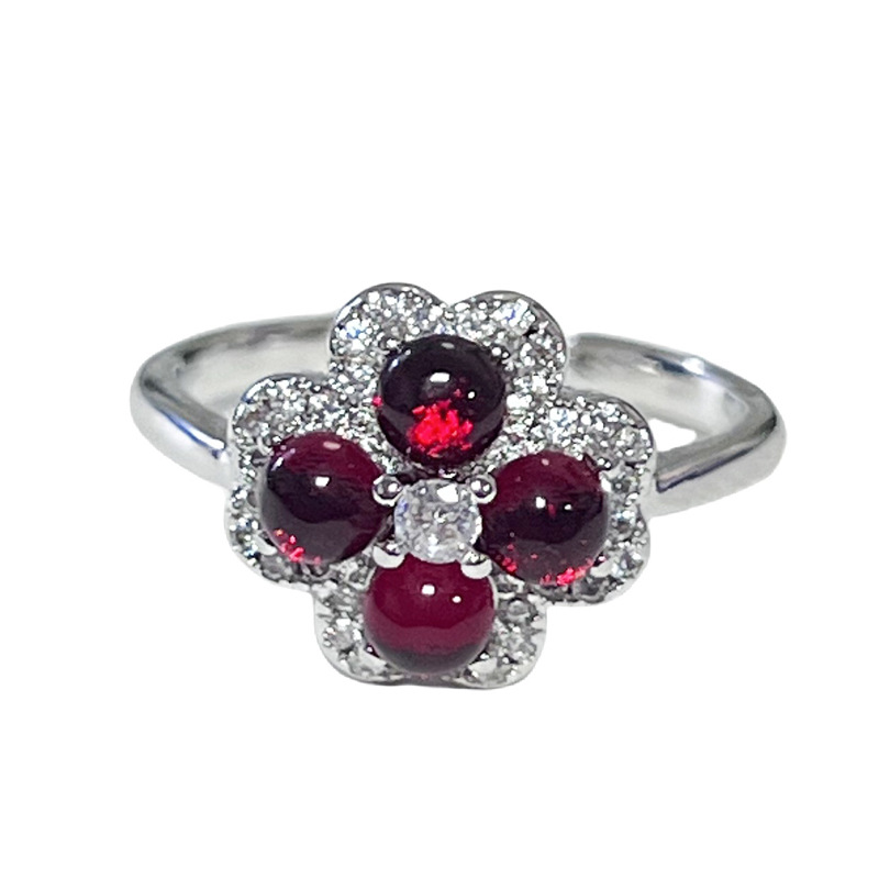 Retro carved, niche design, red diamond four-leaf clover open ring, women's lace, hollowed-out lines, antique style ring Item Picture