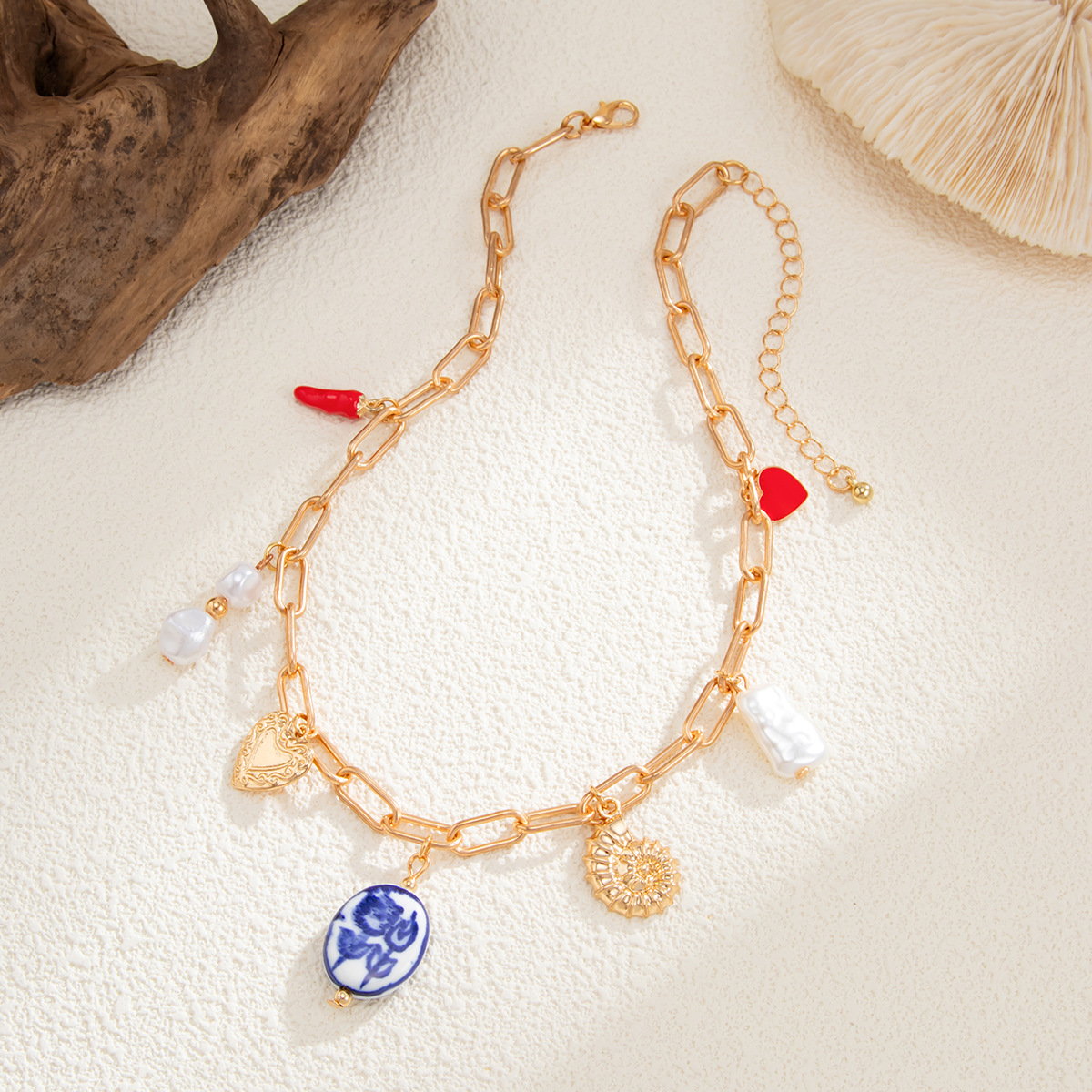 European and American cross-border jewelry sweet and cool style pearl ceramic heart-shaped tassel necklace, simple metal chain collarbone chain for women Application Scenario