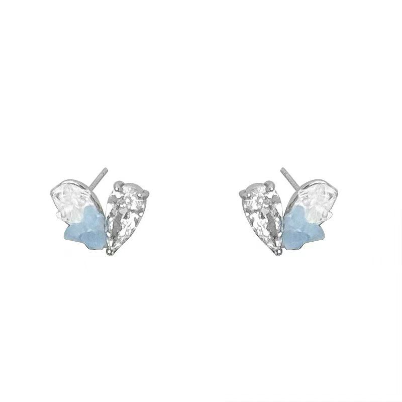 Ice-clear blue crystal heart-shaped stud earrings for women, a light luxury and high-end style, fashionable and cool, exquisite earrings Item Picture