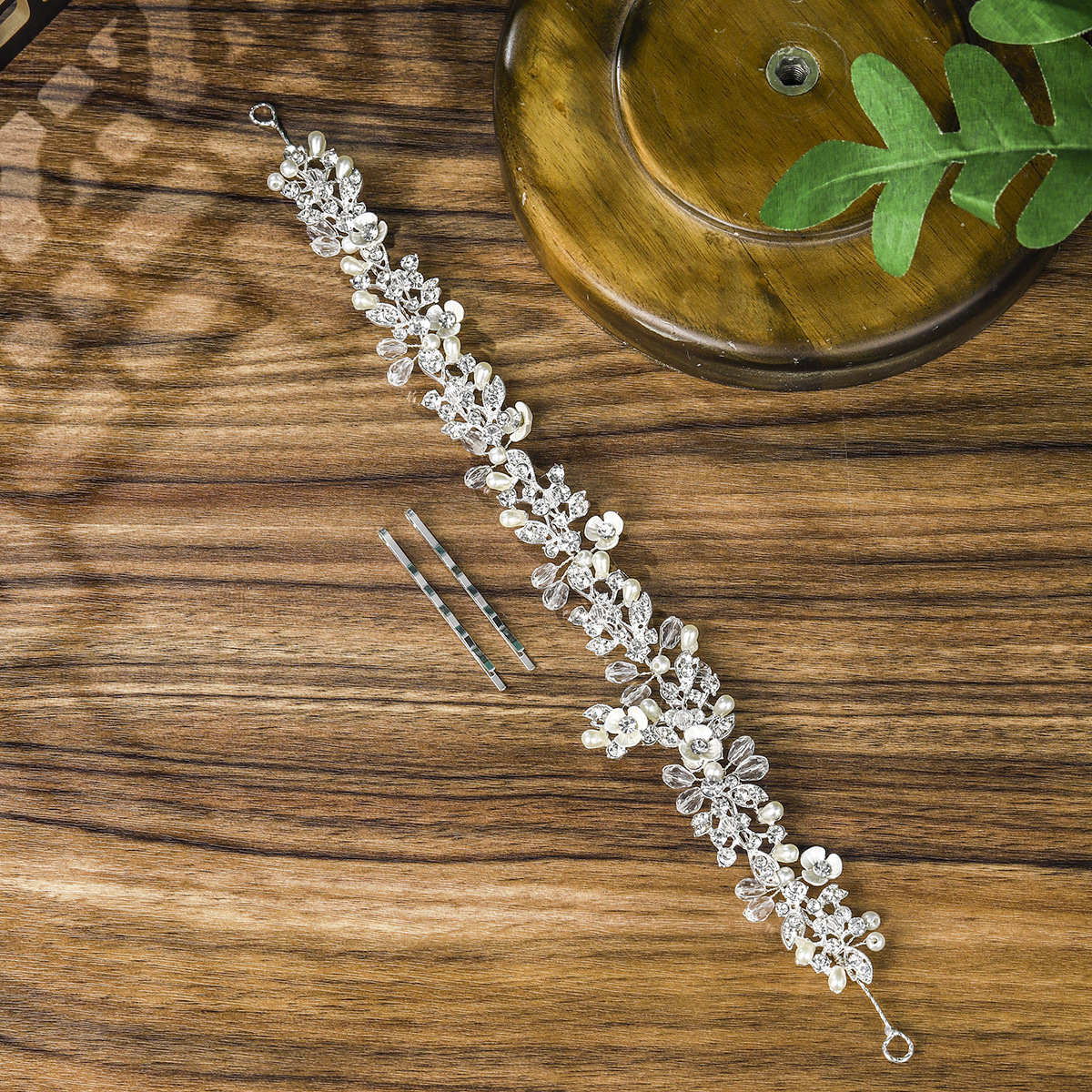 Wholesale of new European and American bride headwear, versatile alloy crystal hair bands and headbands, exquisite leaf and flower bride headbands Specification drawing