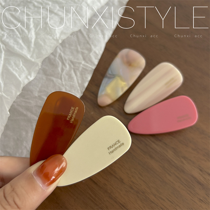 French-style acetate hair clips for women, 2023 new Korean side bangs clips, ducktail clips, hair clip headwear Application Scenario