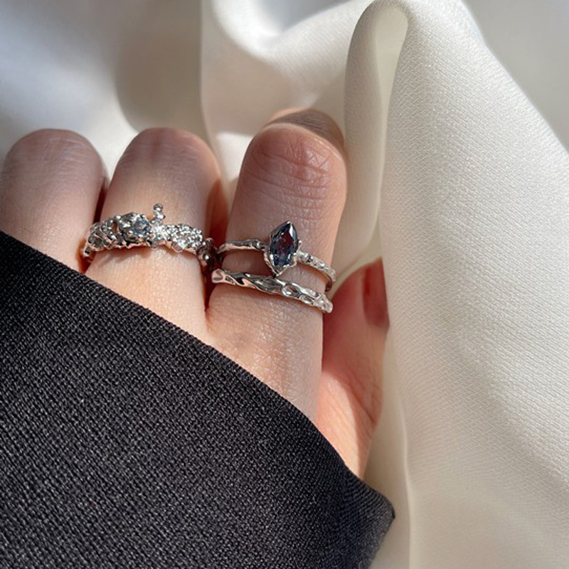 A niche design with an irregular texture and an open ring for women. A blue zircon sweet and cool style with a simple and unique personality Specification drawing