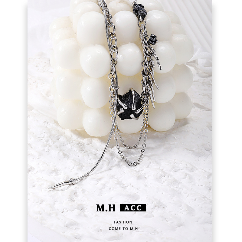 Unique ins cold style necklace, light luxury and niche design, high-end retro original tassel pendant, collarbone chain for women Application Scenario