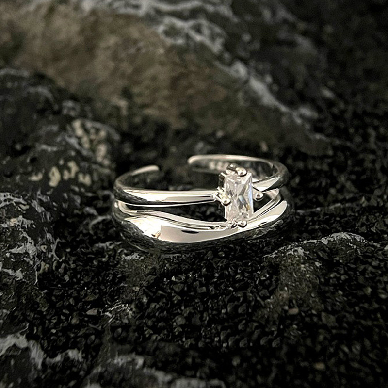 This simple and individual double-layer square diamond open ring exudes a sense of sophistication for women. It features a cold and niche design in an Instagram style, making it a popular food ring Application Scenario