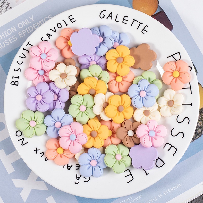 diy resin accessories hair clips, simulated flower phone cases, crocs, shoes and clothing accessories, cream glue accessories wholesale Application Scenario