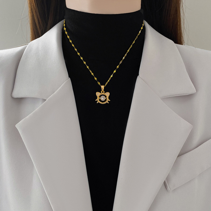 【 Titanium Steel 】 A lively cat with full diamonds, exuding a light luxury and elegant charm. The full diamond necklace is a versatile collarbone chain made of titanium steel details Picture