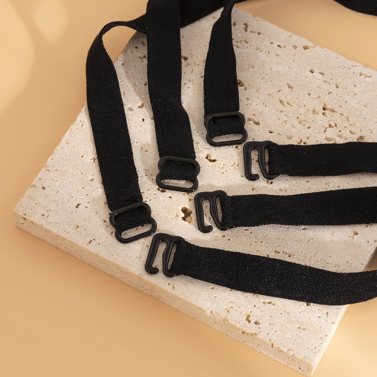 Dark-themed, trendy, sweet and cool necklaces, collarbone chains, geometric rings, and black elastic band necklaces from Europe and America Application Scenario
