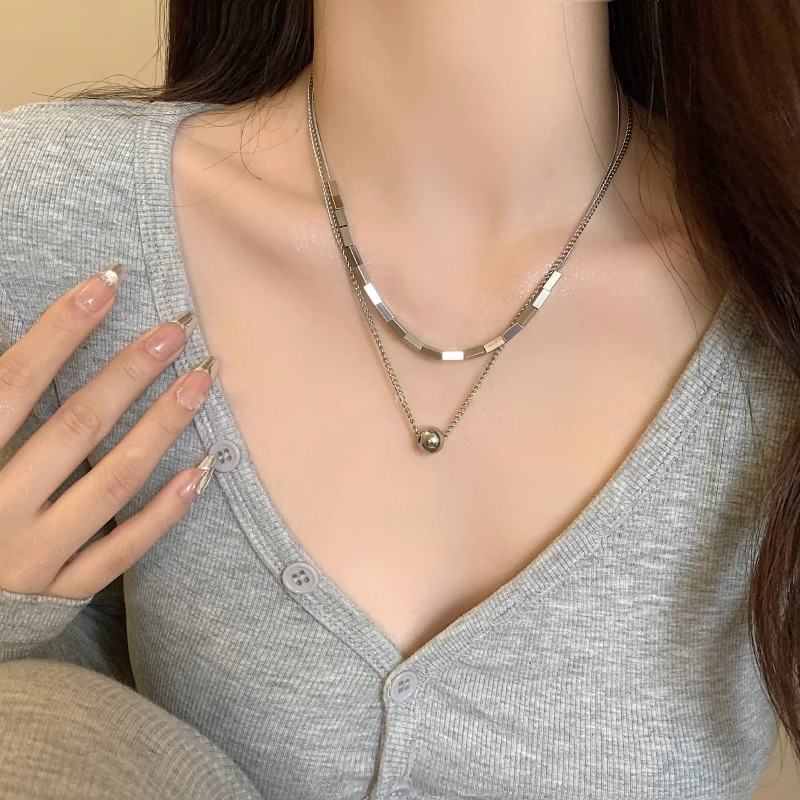Double-layer titanium steel round bead square necklace, women's non-fading sweatshirt chain, ins simple and versatile accessories 2023 Application Scenario