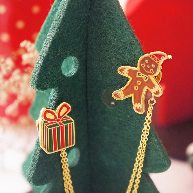 Z29 New Year Badge Christmas Series Lapel Pin Christmas Gift Gingerbread Man Brooch Pendant Clothing details Picture