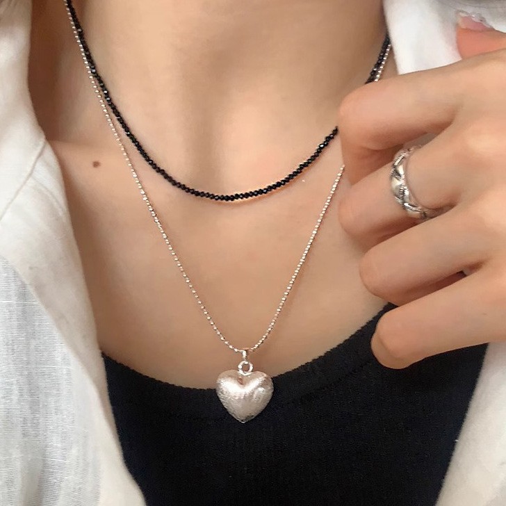 A new Korean brushed heart-shaped round bead necklace with a unique female touch, simple and fashionable, versatile double-layer sweater chain trend full figure