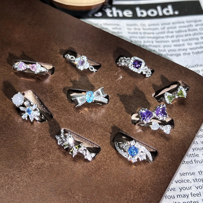 French super fairy colored diamond irregular bow, exquisite texture, open ring, sweet and cool, square sugar geometric index finger ring Specification drawing