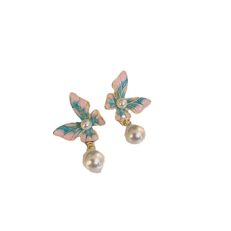 French retro oil painting style butterfly pearl stud earrings, artistic ancient style earrings, high-end design accessories for women Item Picture