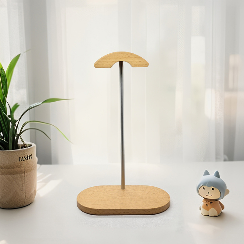 Solid wood headphone stand, desktop storage, aluminum alloy hanger, over-ear headphone hanger, wooden gaming headphone display stand Application Scenario