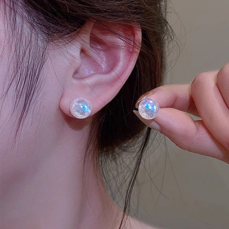 Jennie's pearl stud earrings, a new 2025 trendy and versatile commuter earring for women, a Korean chic and trendy earpiece Application Scenario