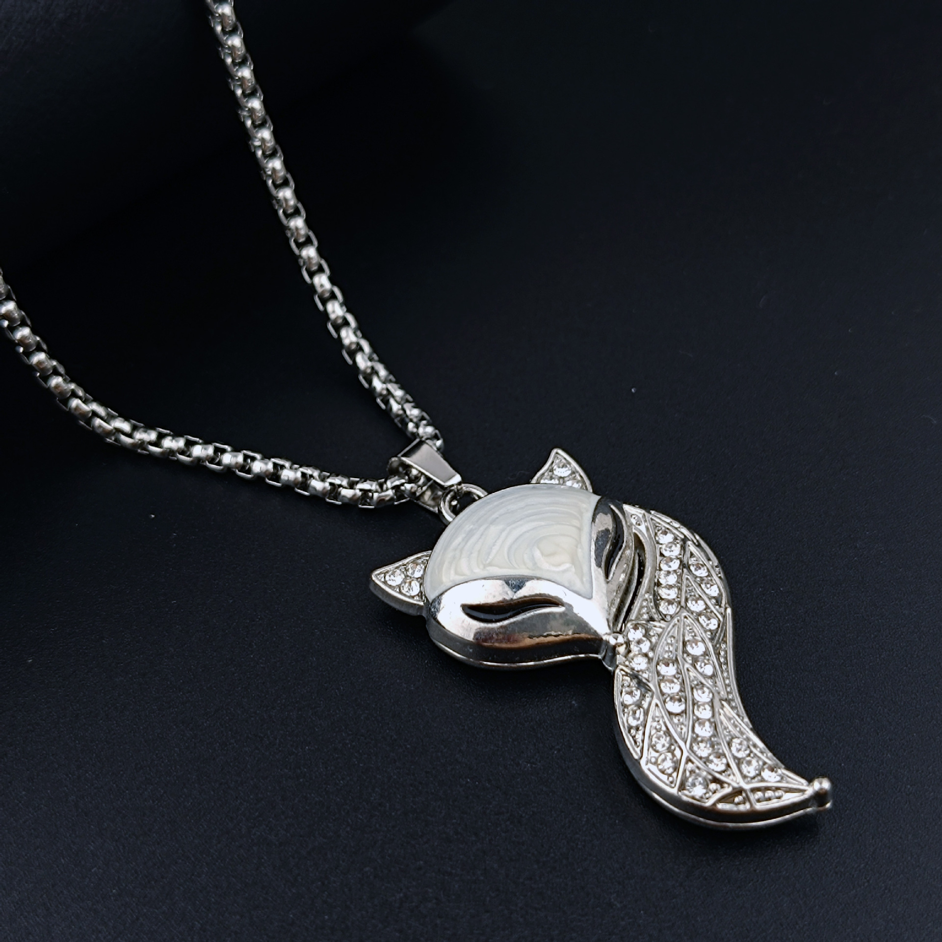 European and American cross-border oil-dripping diamond-encrusted fox pendant necklace, hip-hop couple long sweater chain necklace manufacturer wholesale details Picture