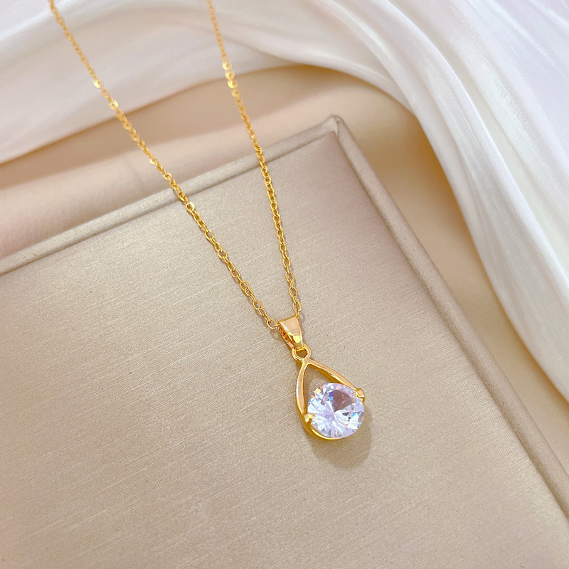 【 Titanium Steel 】 Light luxury style, real gold, magnificent water drop zircon necklace, versatile collarbone chain for female Internet celebrities, titanium steel chain Application Scenario