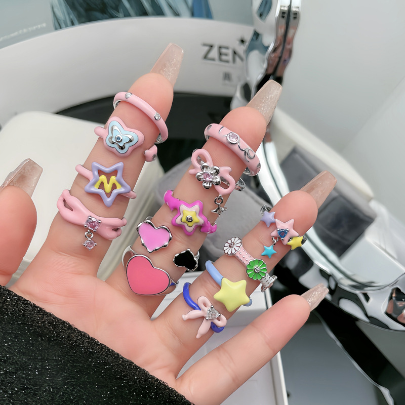 Dopamine colored drip glaze open ring, a unique and niche design with a sweet and cool female style, a star-pink bow ring Application Scenario